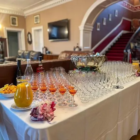 Hotel Newcastle House Longford